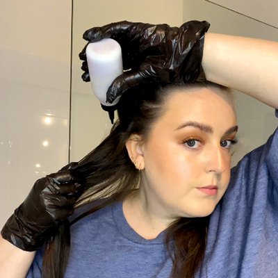 Garnier Olia How to Apply - Step 3 Apply colour to roots and continue section by section